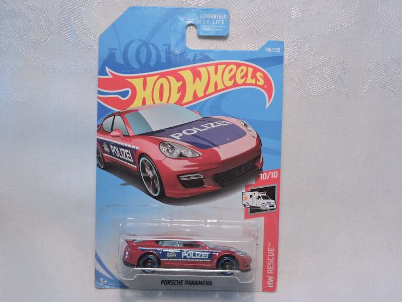 Hot Wheels PORSCHE PANAMERA ( Red Polizei ) Long Card