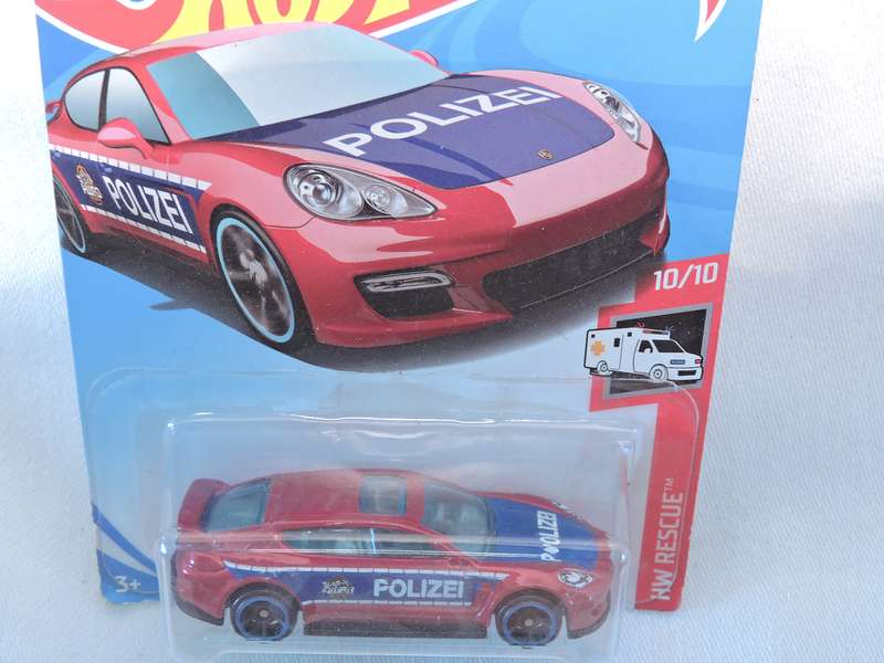 Hot Wheels PORSCHE PANAMERA ( Red Polizei ) Long Card
