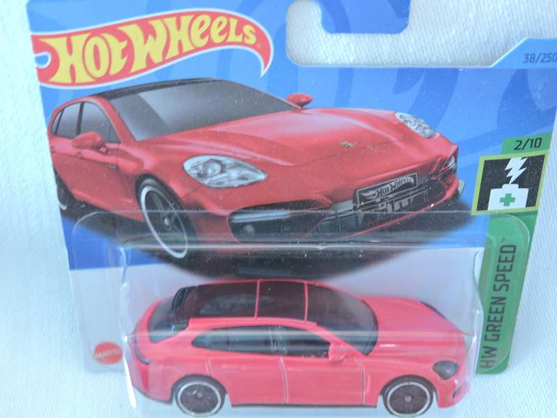 Hot Wheels PORSCHE PANAMERA TURBO S E HYBRID SPORT TURISMO ( Red )