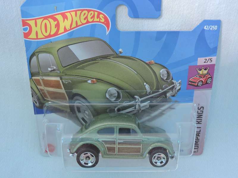 Hot Wheels  VW VOLKSWAGEN BEETLE  ( Green wood panel doors )