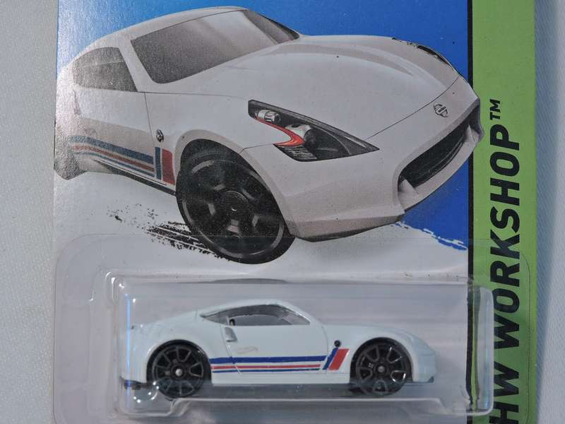 Hot Wheels NISSAN 370 Z ( White with pin stripes )