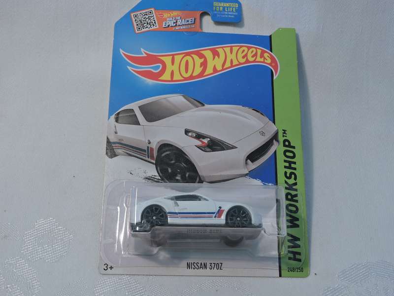 Hot Wheels NISSAN 370 Z ( White with pin stripes )