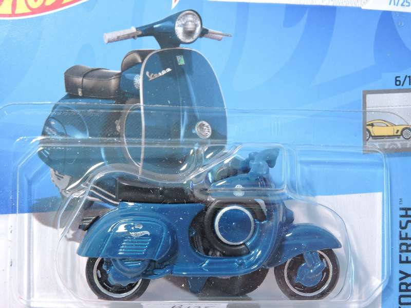 Hot Wheels VESPA 90 SS SUPER SPRINT 1966 Scooter Motorbike Motorcycle ( Blue )
