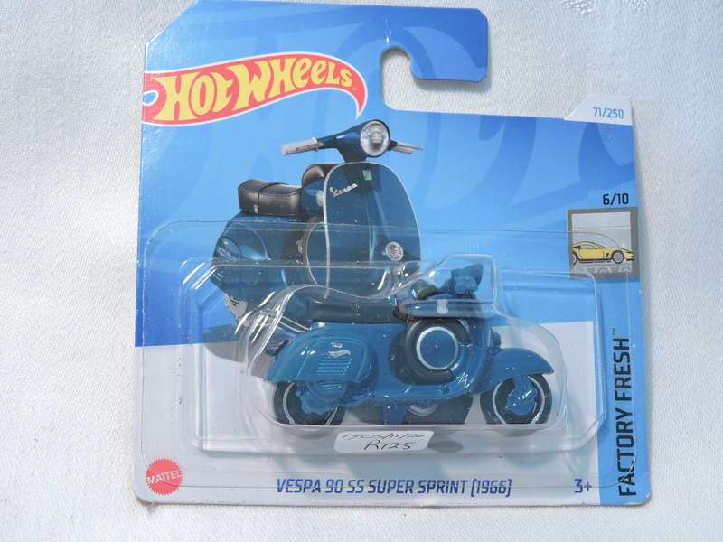 Hot Wheels VESPA 90 SS SUPER SPRINT 1966 Scooter Motorbike Motorcycle ( Blue )