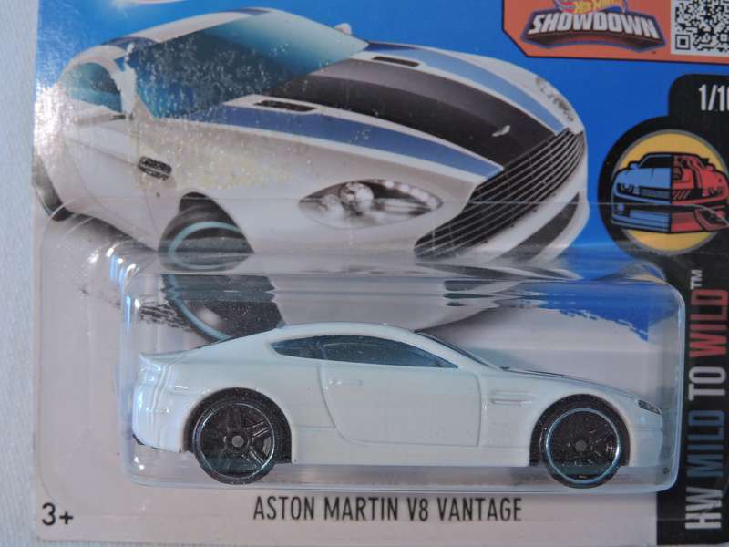 Hot Wheels ASTON MARTIN V8 VANTAGE ( White )