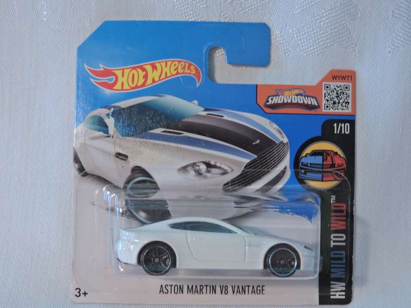 Hot Wheels ASTON MARTIN V8 VANTAGE ( White )