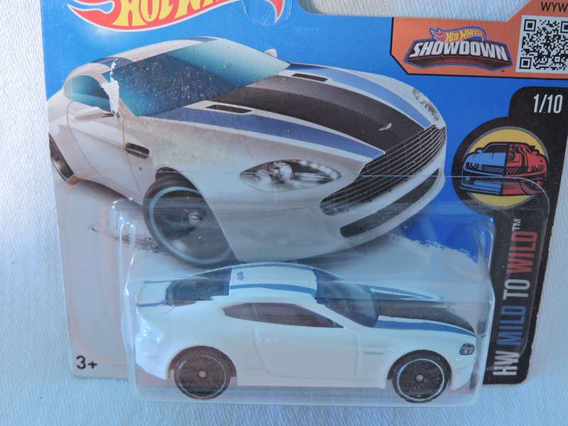 Hot Wheels ASTON MARTIN V8 VANTAGE ( White )
