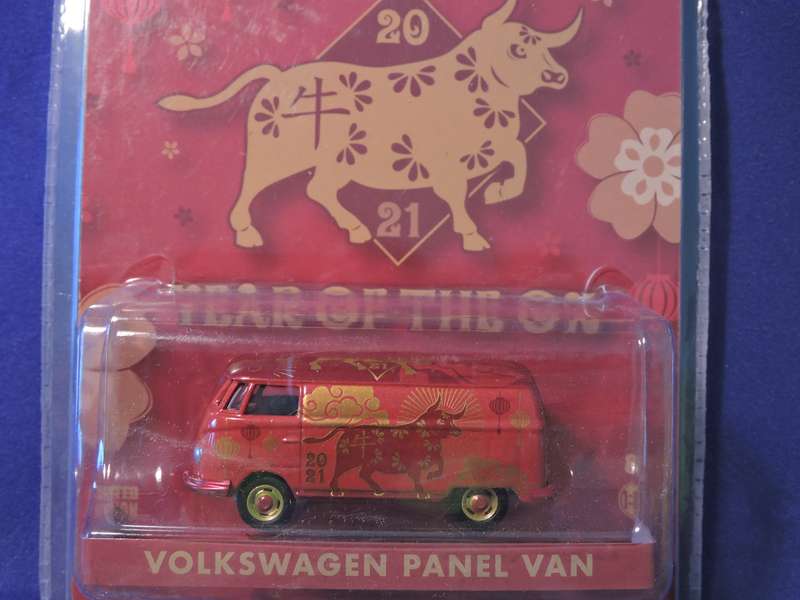 Greenlight Exclusive VW VOLKSWAGEN T1 Panel Van  ( Red  Year of the Ox ) Like Hot Wheels