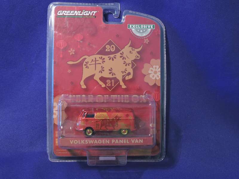Greenlight Exclusive VW VOLKSWAGEN T1 Panel Van  ( Red  Year of the Ox ) Like Hot Wheels