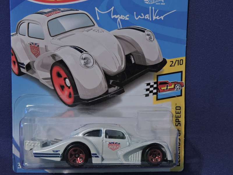 Hot Wheels  VW VOLKSWAGEN BEETLE KAFER RACER ( White - Magnus Walker )