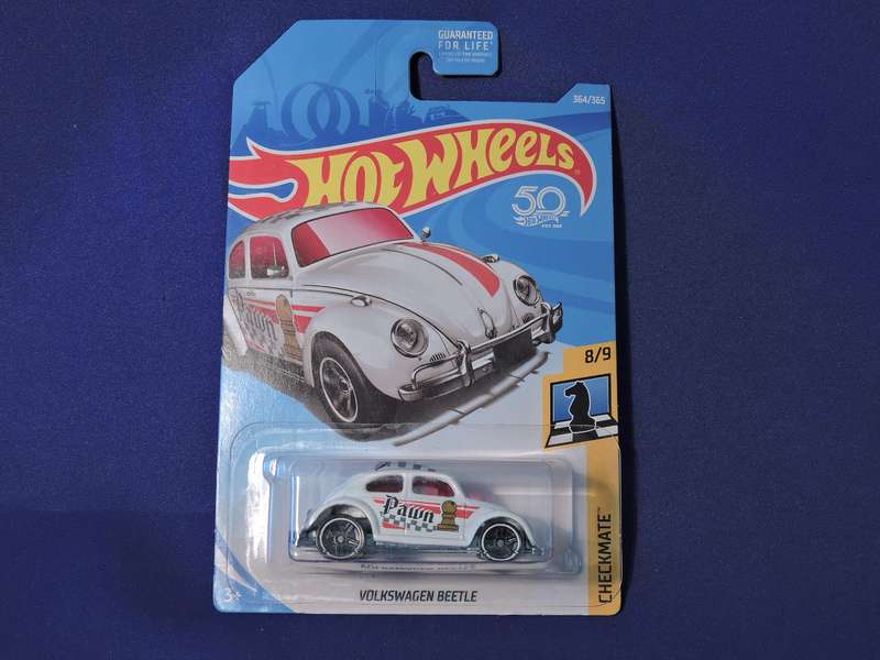 Hot Wheels VW VOLKSWAGEN BEETLE   ( White  Pawn )