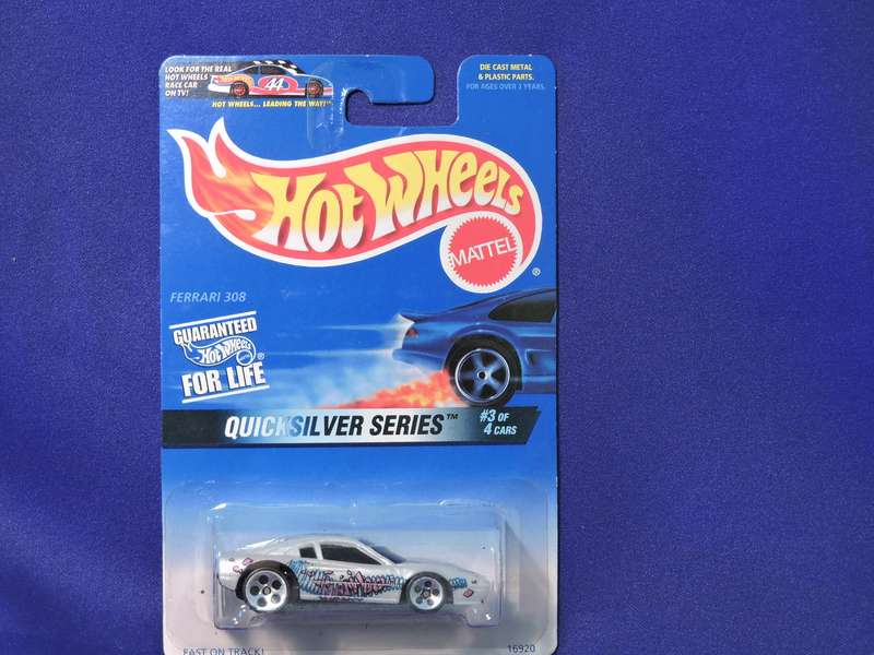 Hot Wheels FERRARI 308 ( Pearl white  )  full metal casting