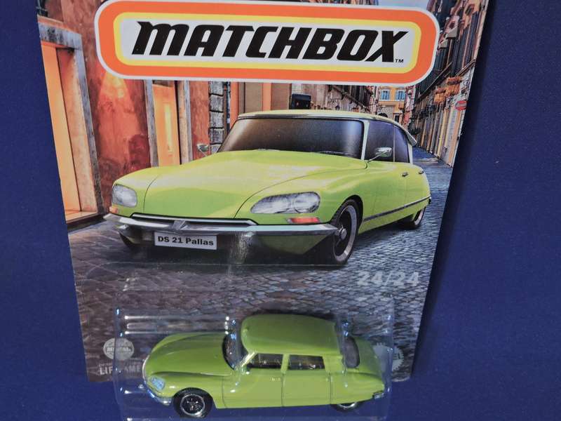 Matchbox CITROEN DS 21 PALLAS ( Lime Green ) European Streets  Like Hot Wheels