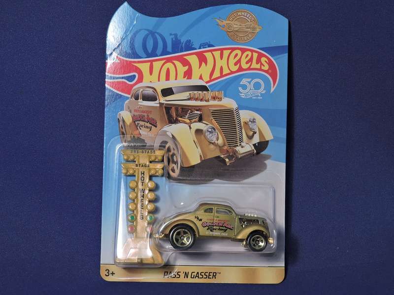 Hot Wheels PASS 'N GASSER ( Gold )