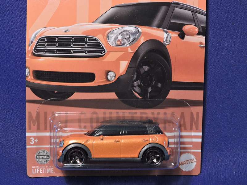 Matchbox MINI COUNTRYMAN ( Orange )  Like Hot Wheels