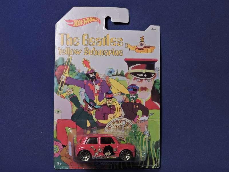 Hot Wheels  MORRIS MINI ( The Beatles Yellow Submarine )