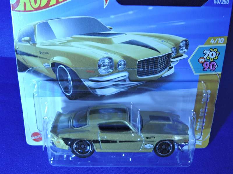 Hot Wheels CHEVY CHEVROLET Camero RS  ( Gold )