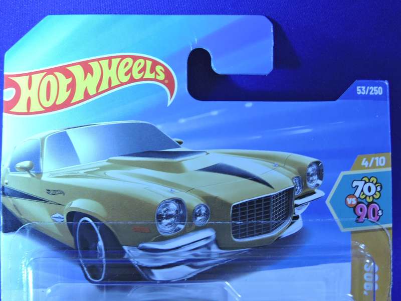 Hot Wheels CHEVY CHEVROLET Camero RS  ( Gold )