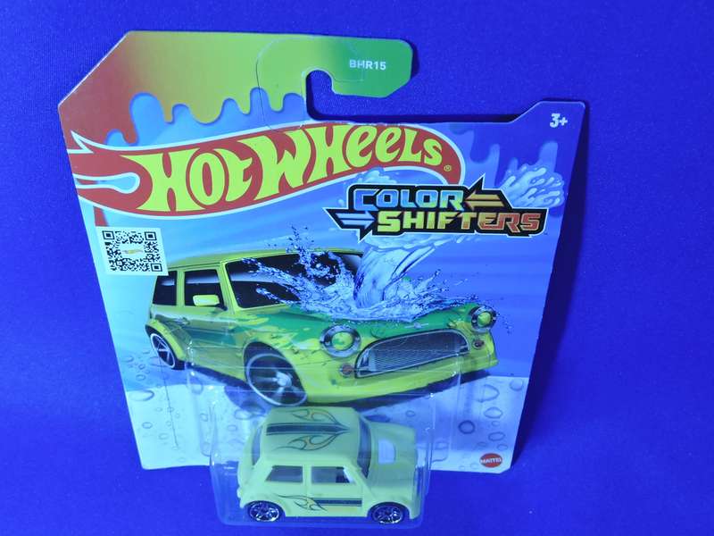 Hot Wheels MINI COOPER  ( Yellow/Green )  Colour Shifters