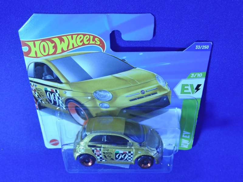 Hot Wheels FIAT 500e  ( Gold #99 )