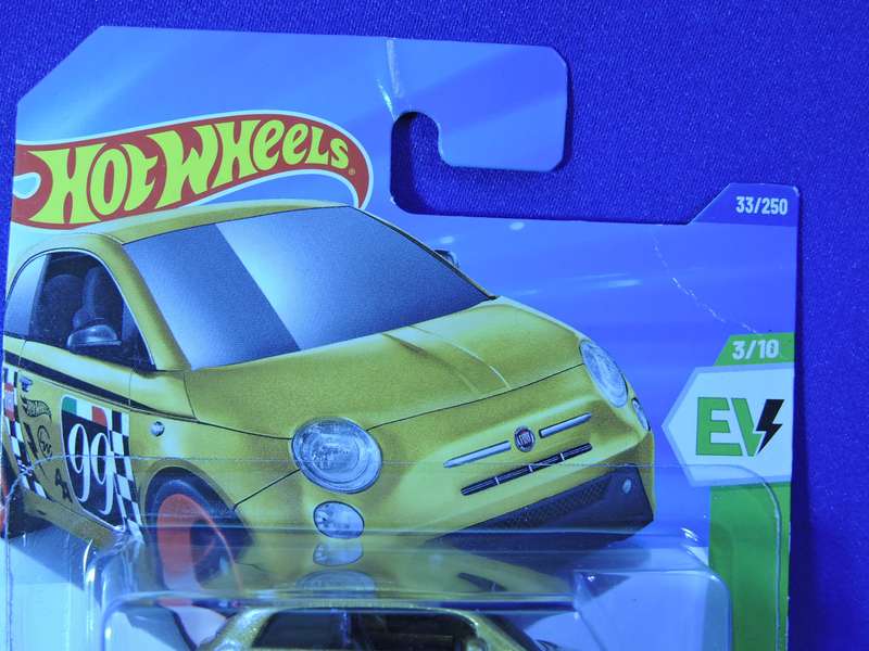 Hot Wheels FIAT 500e  ( Gold #99 )