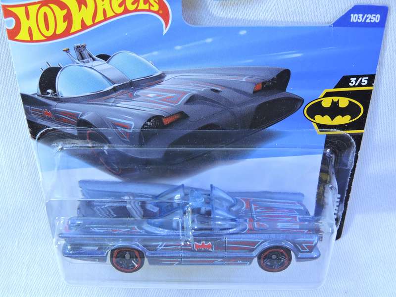 Hot Wheels TV SERIES BATMOBILE  ( Blue ) Batman