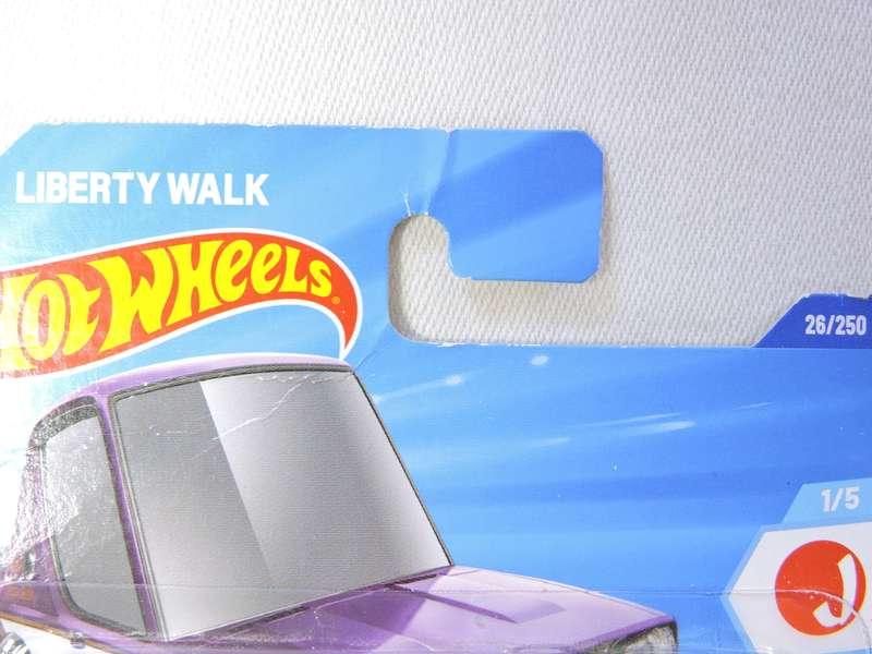 Hot Wheels NISSAN SKYLINE 2000 GT-R LBWK  ( Tooned Purple  )