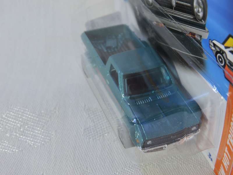 Hot Wheels DATSUN SUNNY ( Green ) Like Nissan 1400 Bakkie