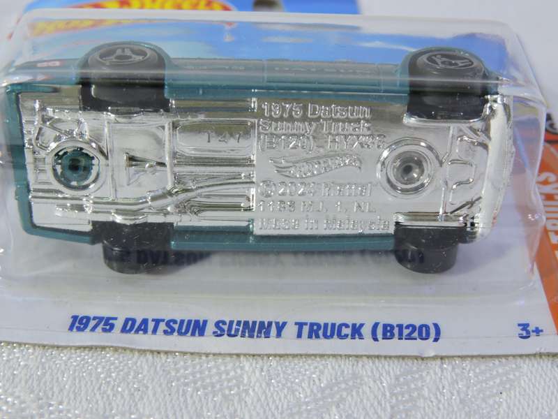 Hot Wheels DATSUN SUNNY ( Green ) Like Nissan 1400 Bakkie