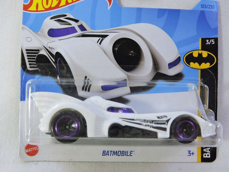 Hot Wheels Batmobile Batman ( White )