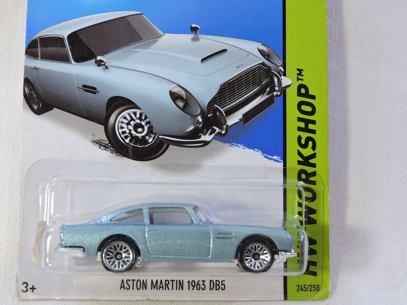 Hot Wheels ASTON MARTIN DB5  1963 ( Metallic light blue ) The Original. Long Card.