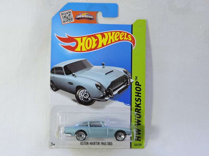 Hot Wheels ASTON MARTIN DB5  1963 ( Metallic light blue ) The Original. Long Card.