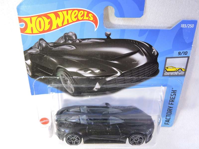 Hot Wheels ASTON MARTIN V12 SPEEDSTER ( White #32 )