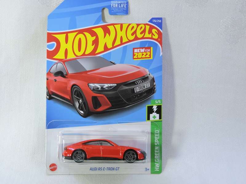Hot Wheels AUDI RS E-TRON GT ( Red ) Long Card