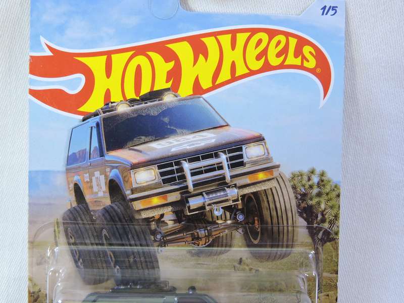 Hot Wheels CHEVY CHEVROLET Blazer 4x4  ( Black #984 )