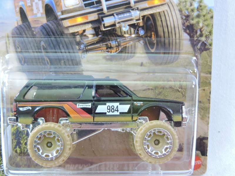 Hot Wheels CHEVY CHEVROLET Blazer 4x4  ( Black #984 )