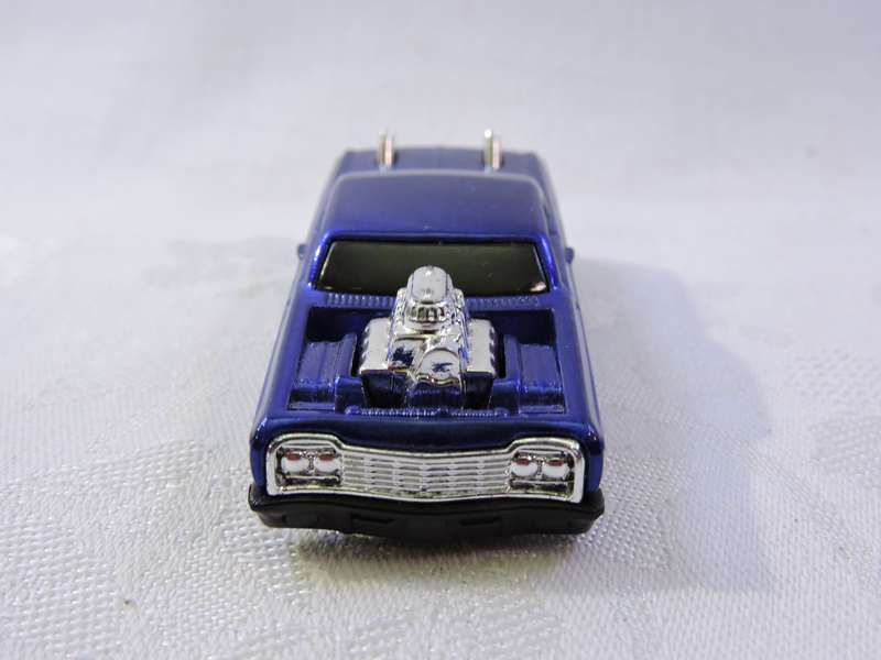 Hot Wheels CHEVY CHEVROLET Impala ( Blue )