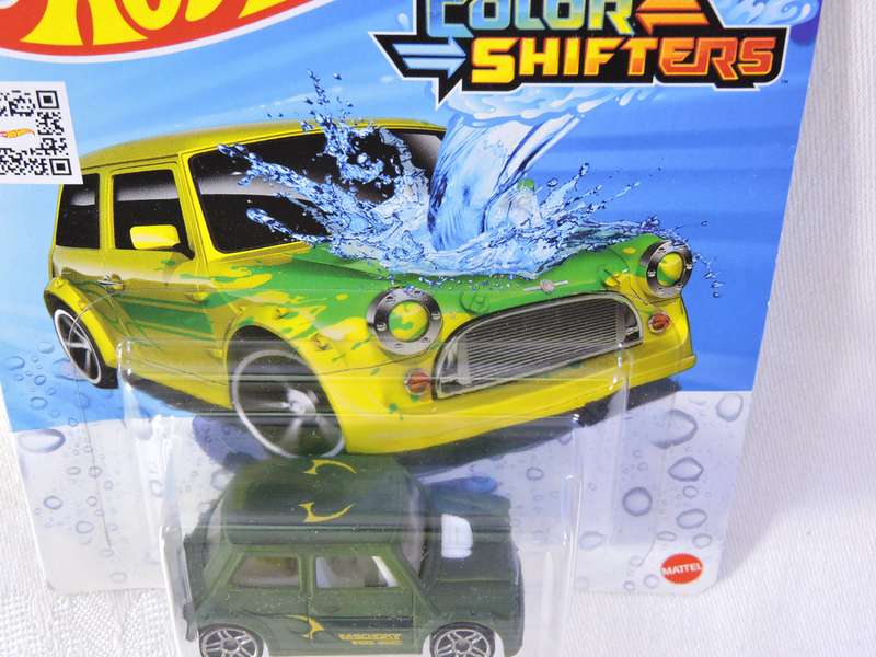 Hot Wheels MINI COOPER  ( Yellow/Green )  Colour Shifters