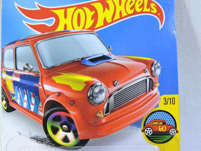 Hot Wheels  MORRIS MINI ( Red Art Car ) Long Card