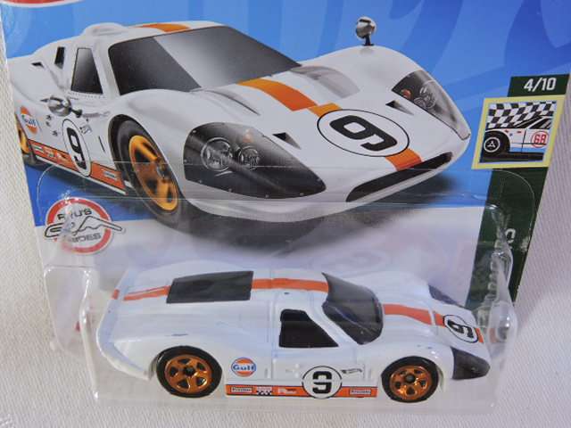 Hot Wheels FORD GT 40 Mk.IV ( White GULF #9 )