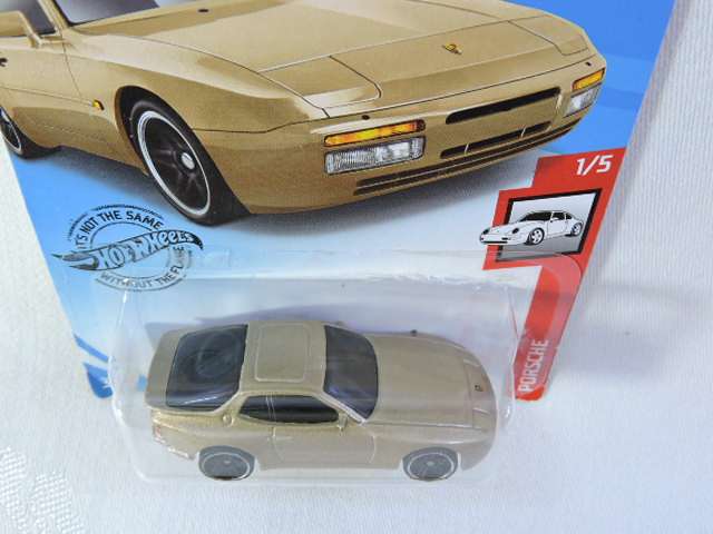 Hot Wheels PORSCHE 944 Turbo ( Red ) Long Card