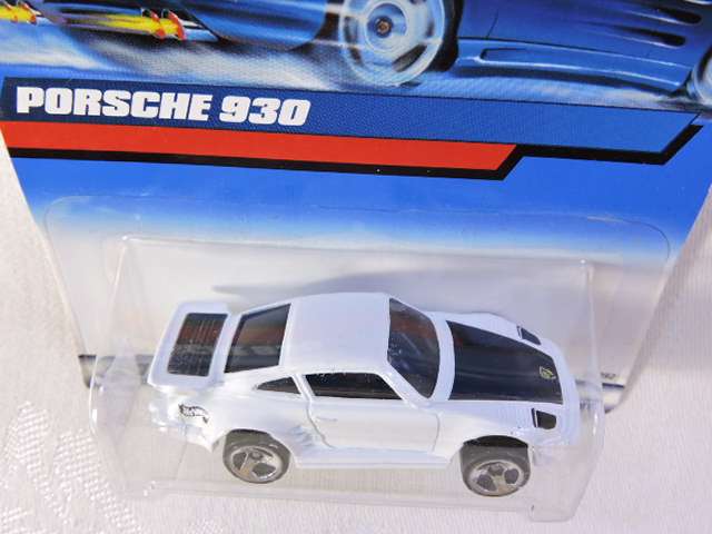 Hot Wheels PORSCHE 930 ( White. Full Metal ) Vintage 1999 Long Card