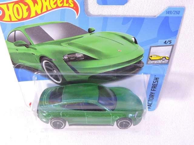 Hot Wheels PORSCHE TAYCAN Turbo S ( Green )