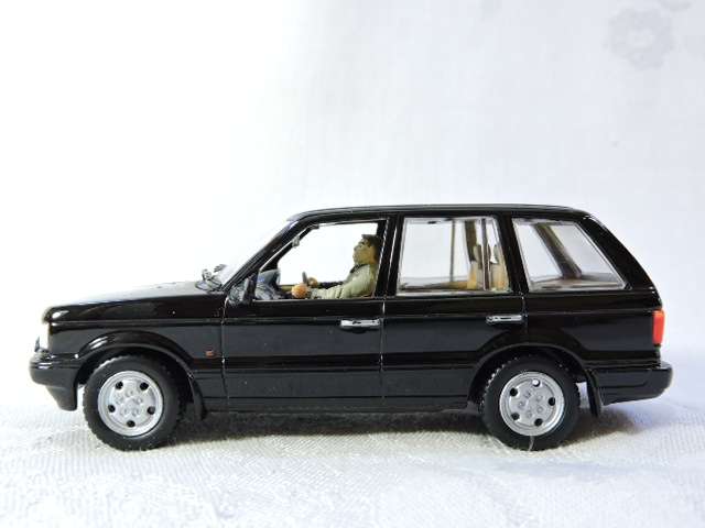 RANGE ROVER  ( Black )  James Bond  007  Tomorrow never dies   Like Land Rover