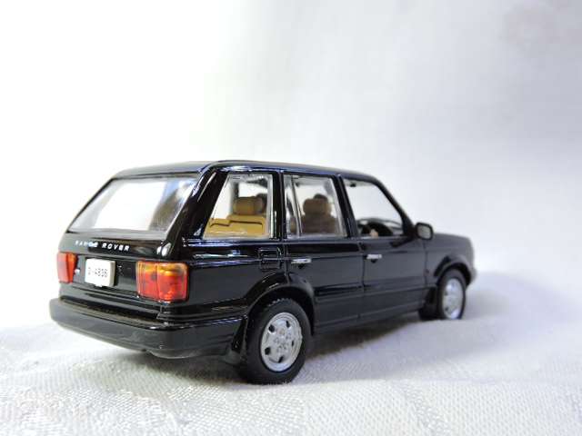 RANGE ROVER  ( Black )  James Bond  007  Tomorrow never dies   Like Land Rover