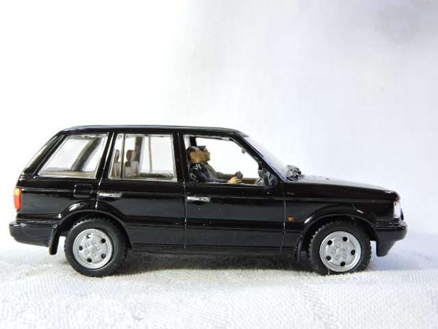 RANGE ROVER  ( Black )  James Bond  007  Tomorrow never dies   Like Land Rover