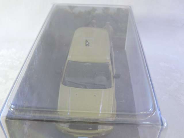 RANGE ROVER SPORT Mint in Sealed Box ( Gold )  James Bond  007 Casino Royale   Like Land Rover