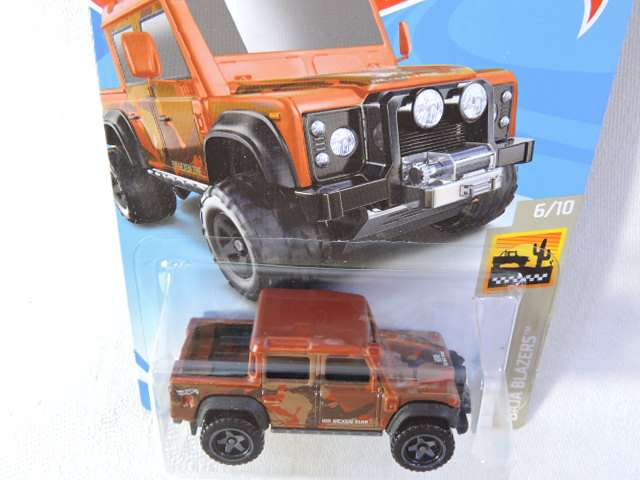 Hot Wheels LAND ROVER DEFENDER Double Cab Pickup Bakkie  ( Bronze camo ) Long Card
