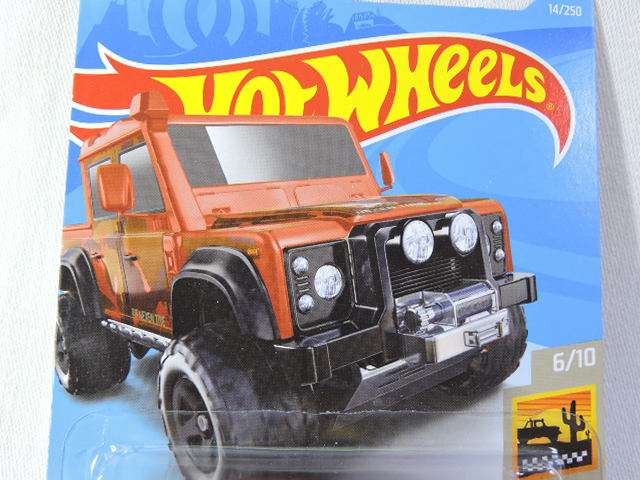 Hot Wheels LAND ROVER DEFENDER Double Cab Pickup Bakkie  ( Bronze camo ) Long Card