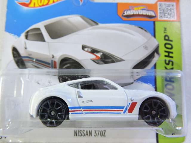 Hot Wheels NISSAN 370Z ( White Pin Stripes ) Like DATSUN